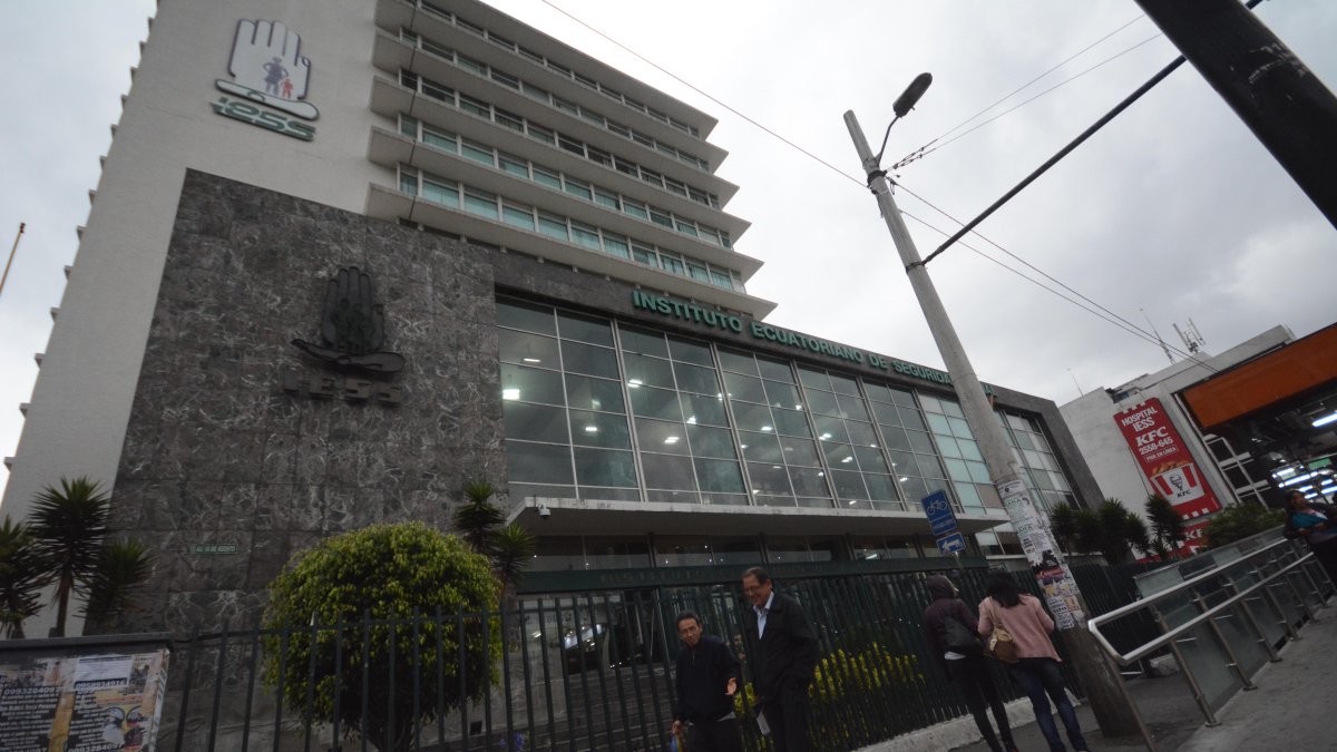 La Contraloría halló contratos irregulares.