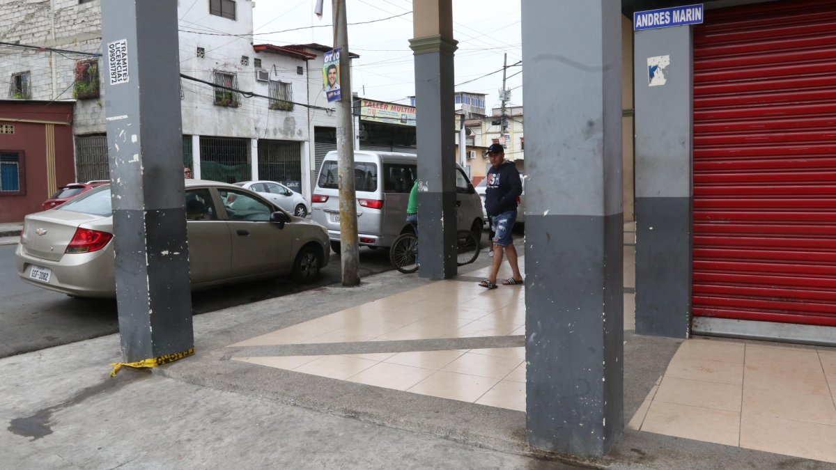 Este sábado en la zona aún se observaban rastros de sangre y marcas provocadas por los proyectiles.