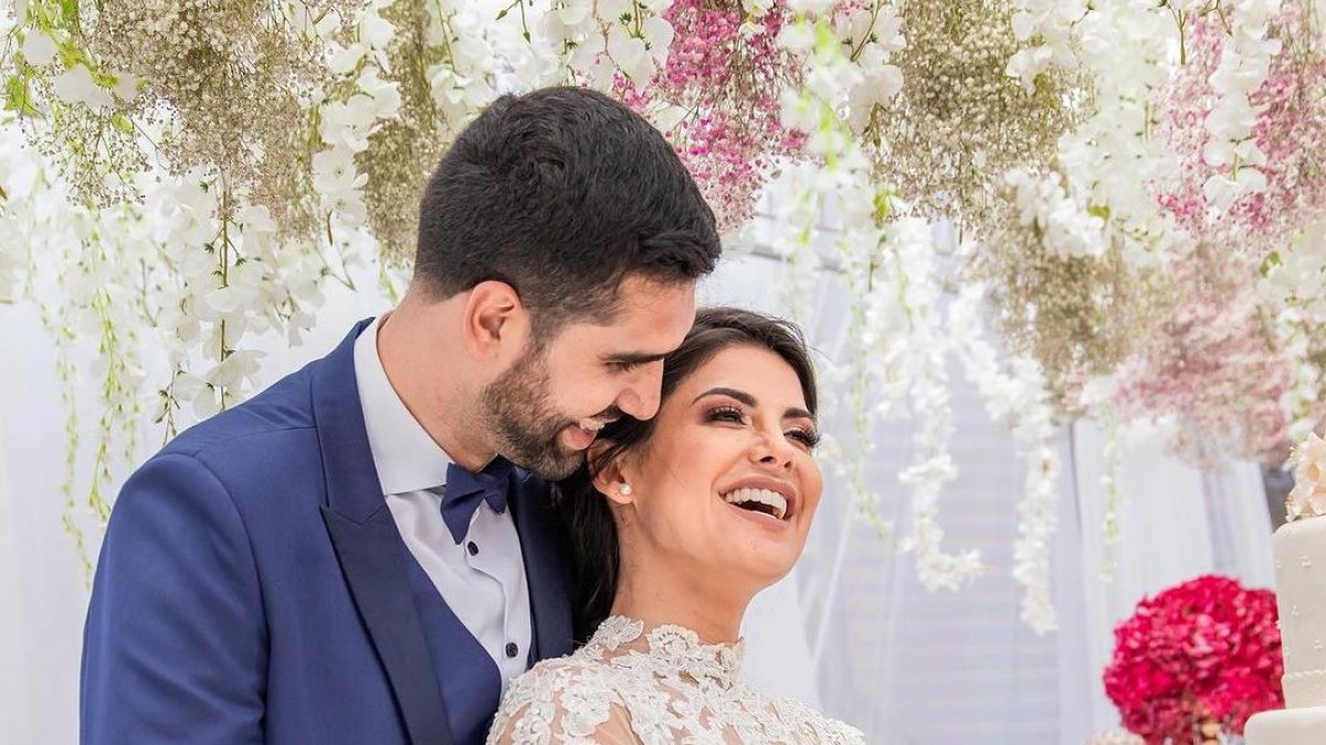 La actriz Cinthya Coppiano con su esposo, el día de su matrimonio.