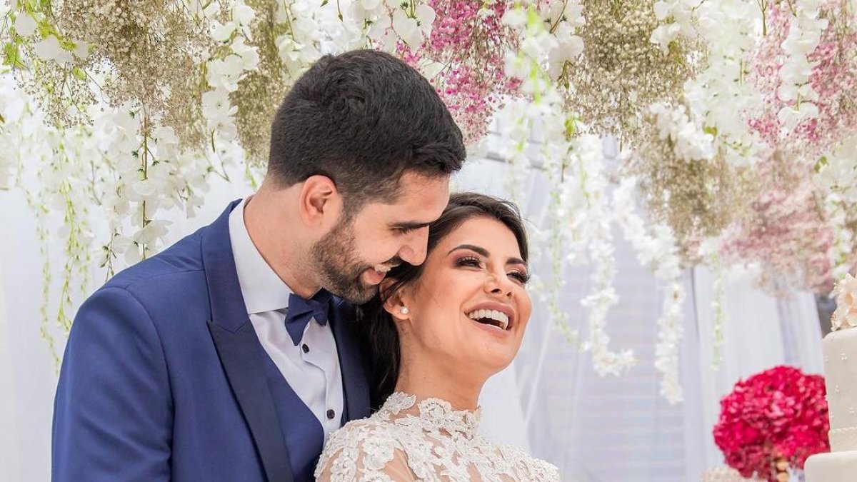 La actriz Cinthya Coppiano con su esposo, el día de su matrimonio.