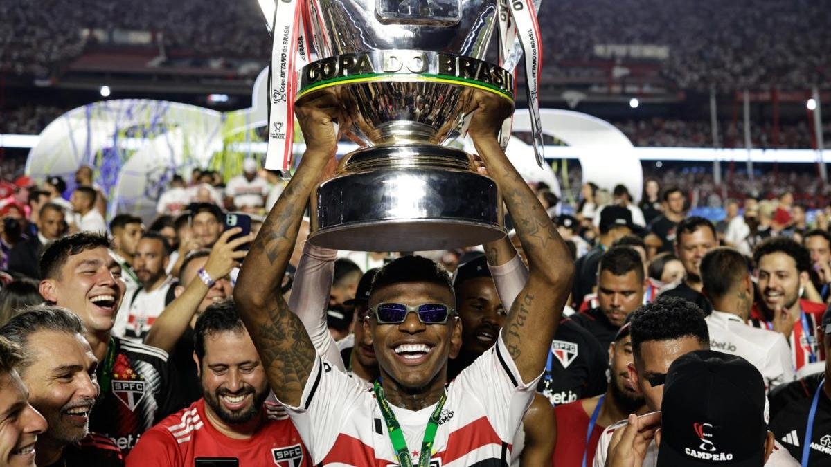 Robert Arboleda alcanzó su segundo título con el Sao Paulo de Brasil.