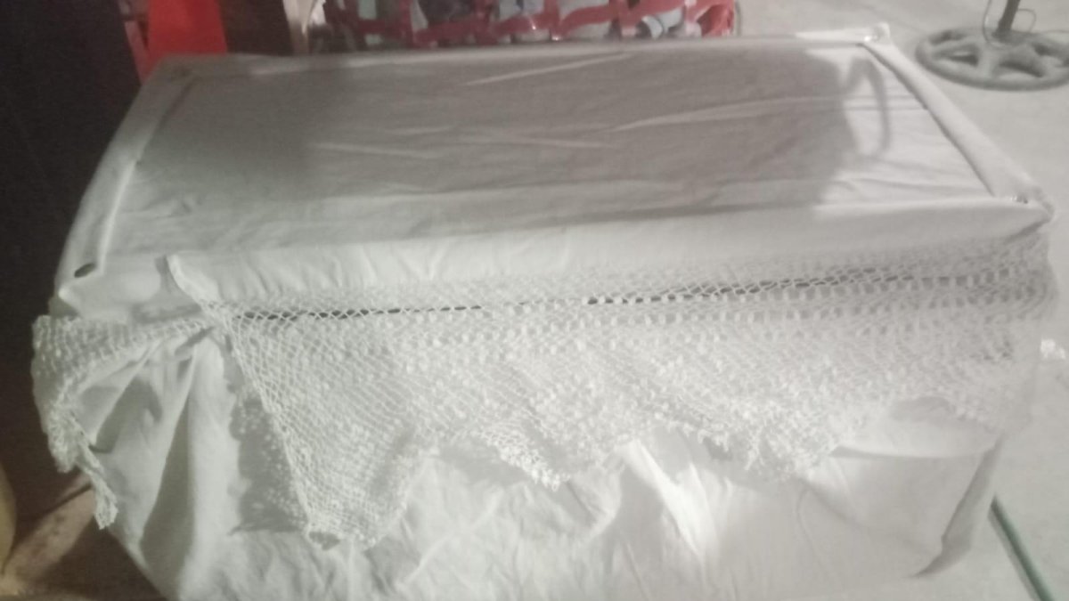 Para el interior se usó un forro de almohada y un poco de plumón. Entre los moradores consiguieron los materiales.