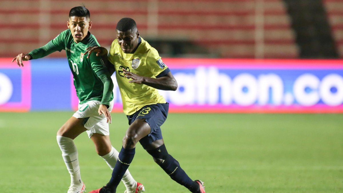 La selección de Ecuador ganó 2-1 a Bolivia.