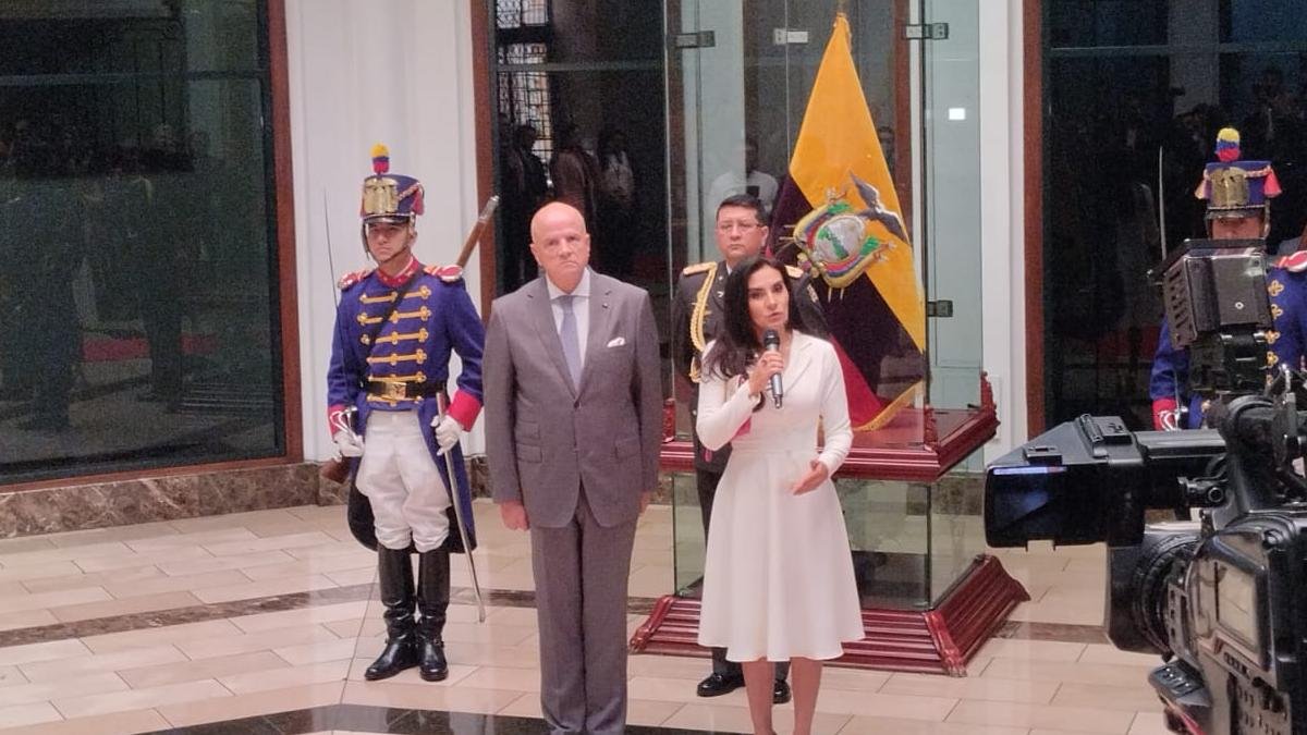 Alfredo Borrero y Verónica Abad en su primer encuentro de empalme videpresidencial.