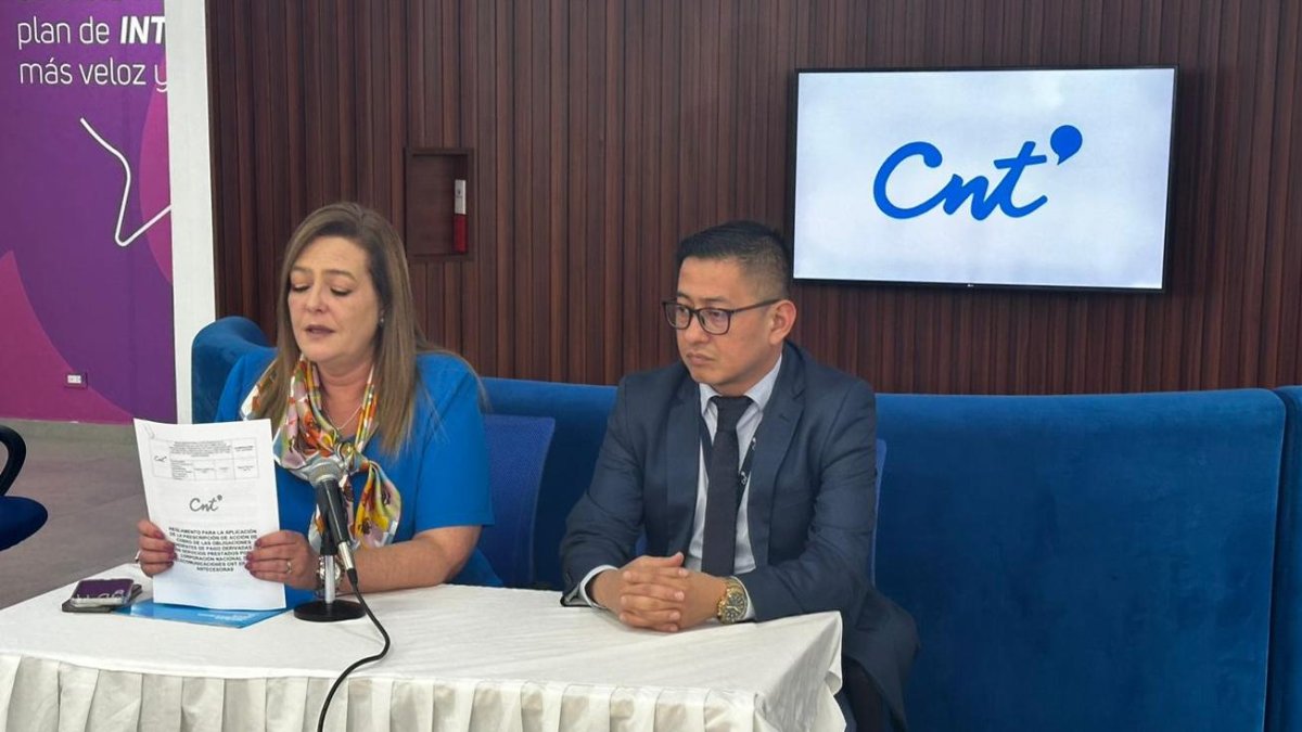 La gerenta de CNT, Lourdes Cuesta, explicando la medida.