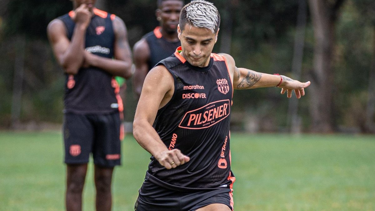 Christian Ortiz acompañaría a Adonis Preciado y Gabriel Cortez en la volante del Ídolo.