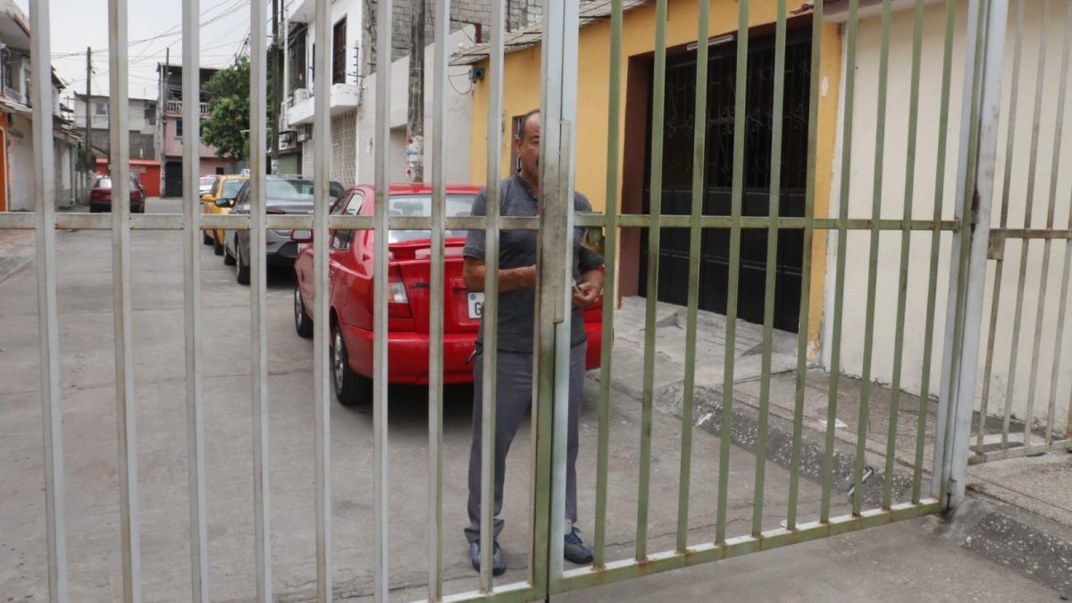 Los antisociales se valieron del momento en que la mujer iba a abrir las rejas de la zona, en Guayacanes.