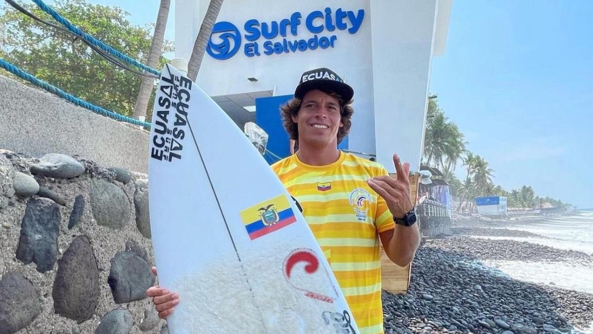 Israel en una de las últimas gráficas en vida, luego de un entrenamiento en El Salvador, país donde falleció el martes.