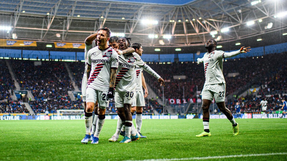 Alex Grimaldo (#20) marcó un doblete. Antes Florian Wirtz, abriría la cuenta.