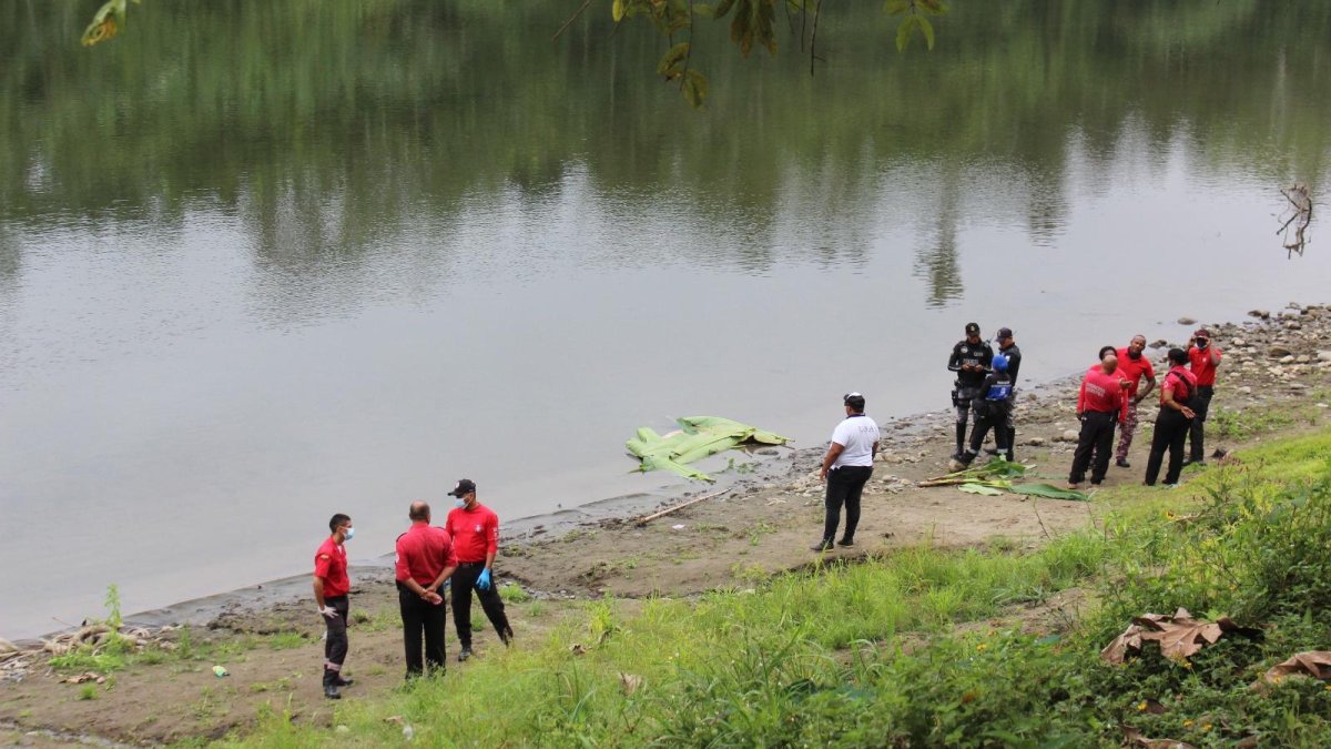 Un cuerpo mutilado fue hallado en el río Esmeraldas.