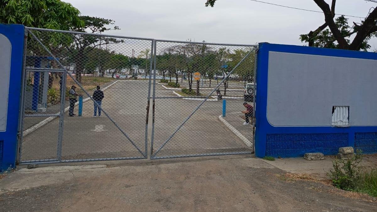 Emelec entrenó en el complejo de Samanes sin Miller Bolaños.