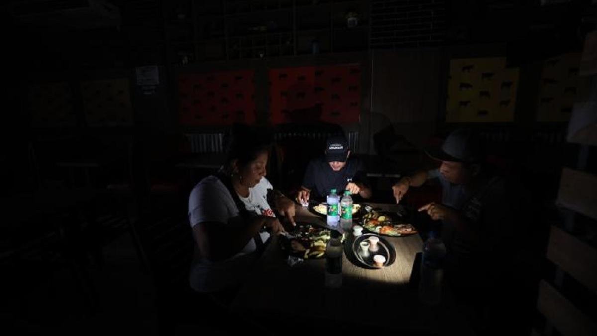 Los cortes de luz en la ciudad permanecen. CNEL publicó los horarios para el 10 de noviembre.