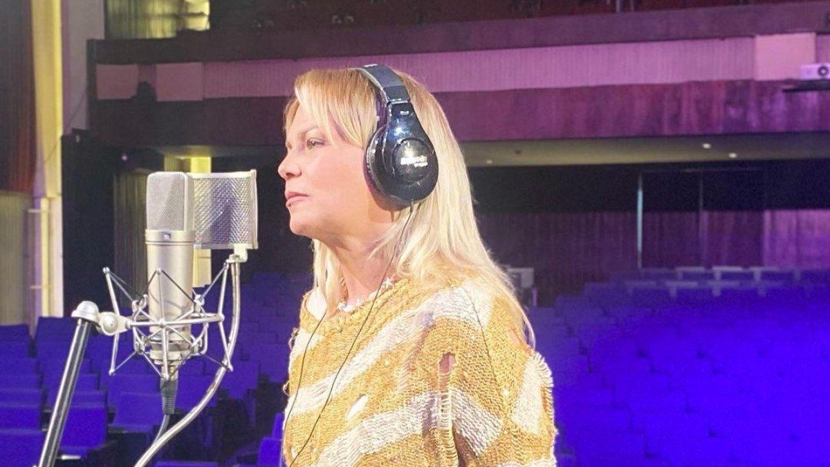 Carolina Sabino es una destacada cantante y actriz colombiana