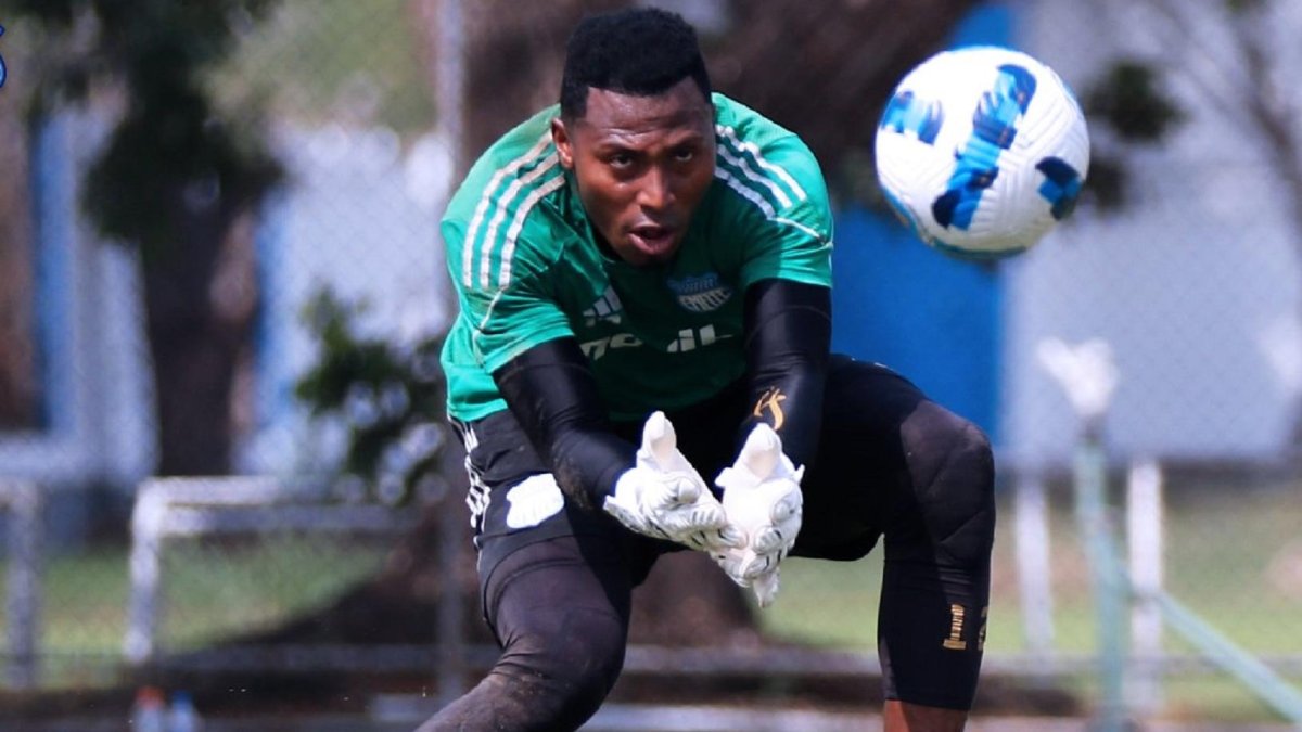 Pedro Ortiz es seguridad en el arco de Emelec para el Clásico.