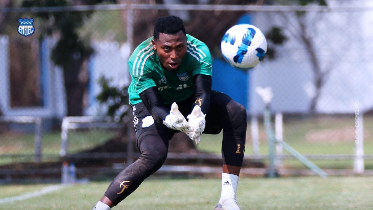 Pedro Ortiz es seguridad en el arco de Emelec para el Clásico.