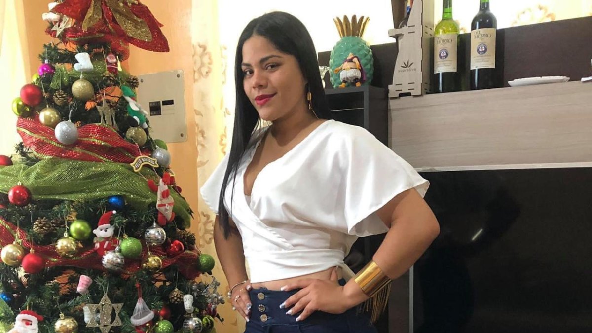 La mujer deja a una pequeña en la orfandad.