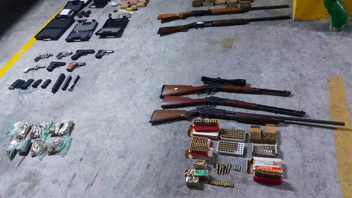 Las armas fueron decomisadas por la Policía Nacional.
