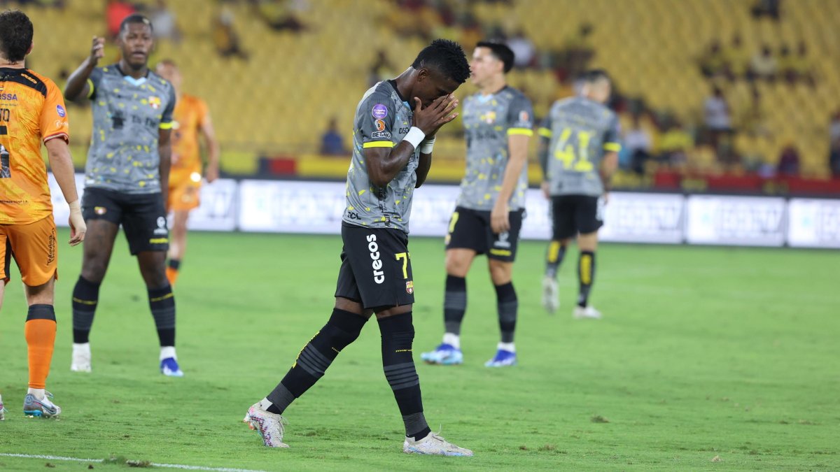 Los jugadores del Ídolo complican sus aspiraciones de jugar la final LigaPro, tras el resultado del Clásico del Astillero.