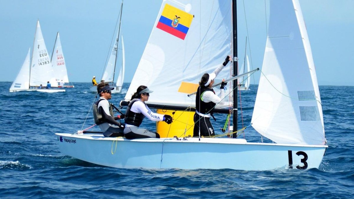El equipo tricolor tuvo que soportar vientos de hasta 20 nudos en las costas de Cartagena.