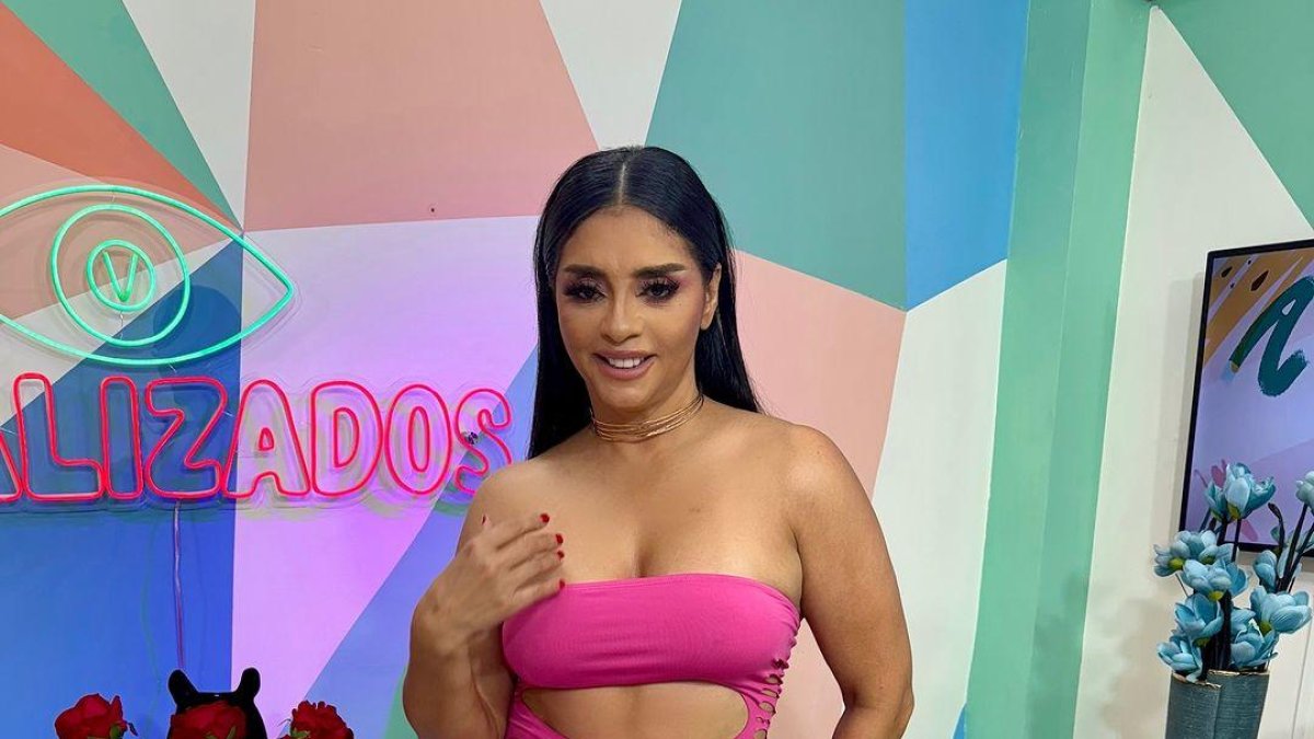 Paola Farías luce ropa muy sensual en sus programas.