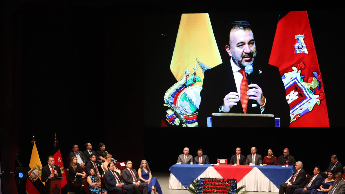 El alcalde de Quito agradeció en su discurso a Rafael Correa por el Metro de Quito.