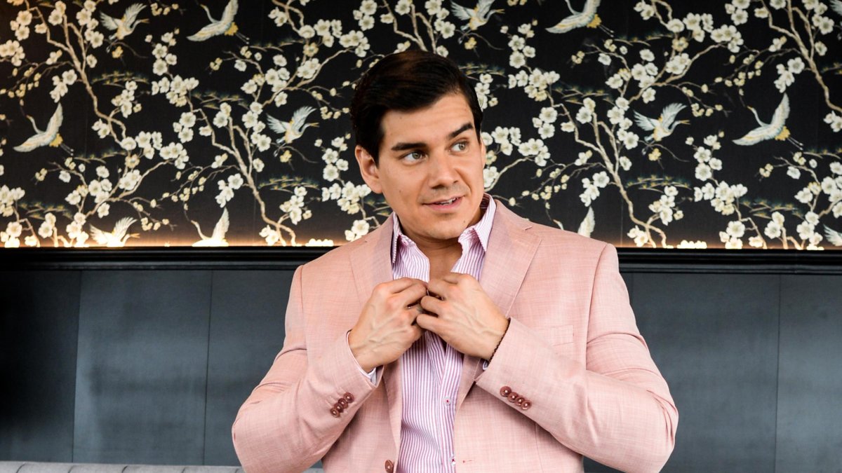 El presentador de Noticias de la mañana, Isaac Delgado.