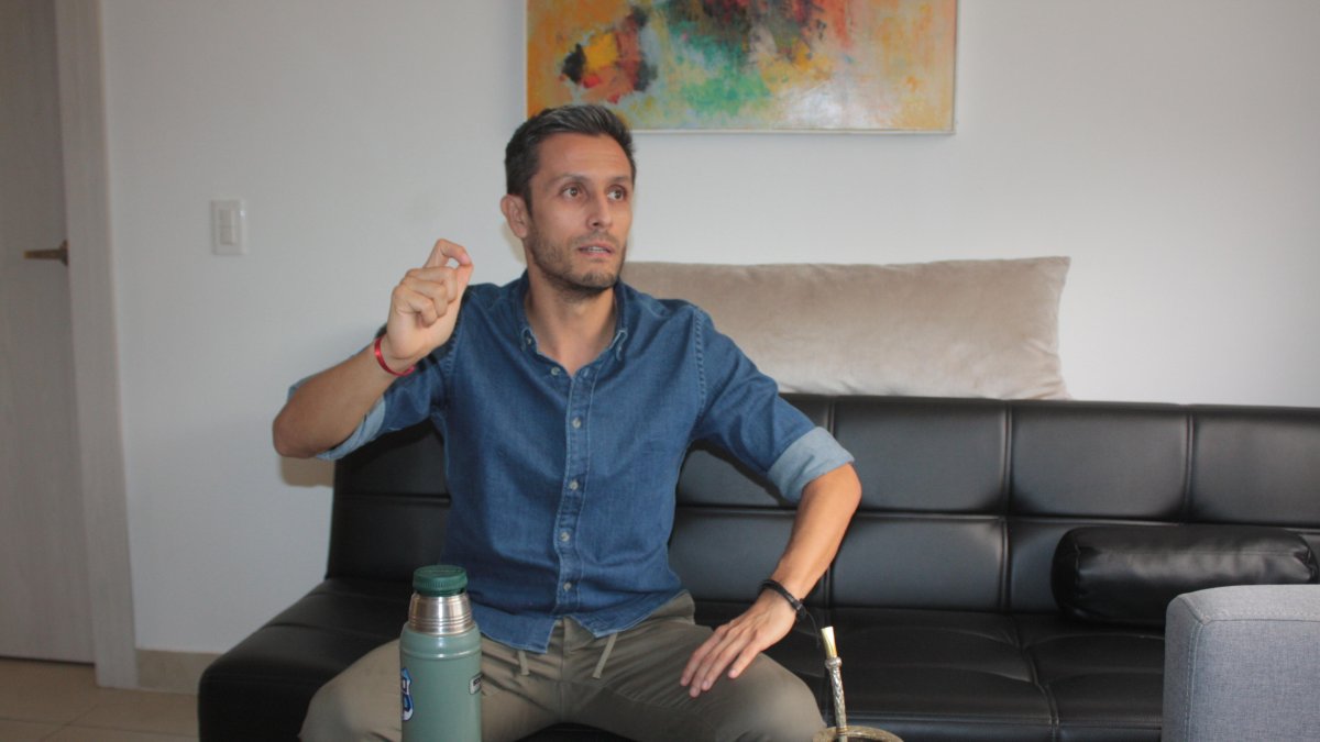 El exfutbolista del Bombillo hoy se desempaña como analista y comentarista deportivo.