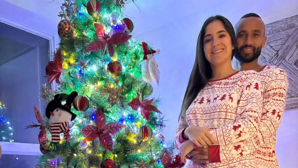 Jordan Sierra y su novia Gema Vásquez en modo navideño.