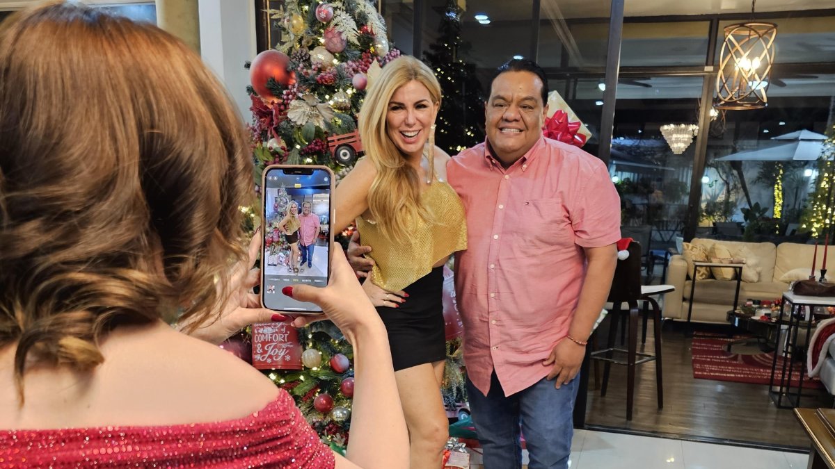 Mariela Viteria durante la fiesta de Navidad realizada en su casa