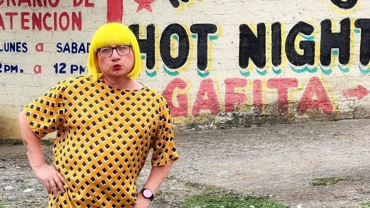 Tomás Delgado en su papel de La Vecina.