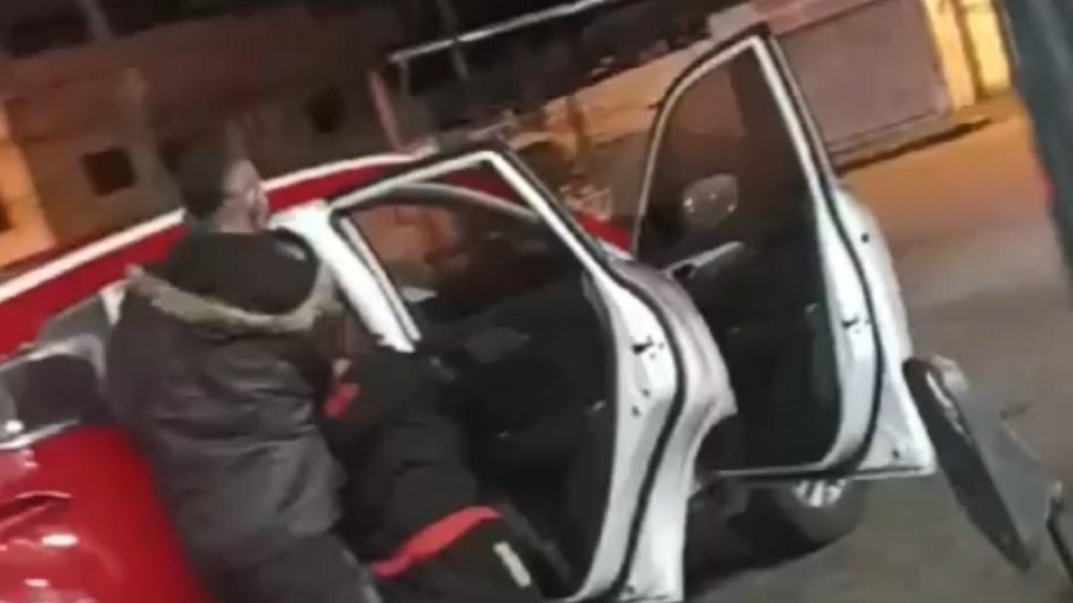 El comerciante quiso correr, pero tropezó, lo alcanzaron y a la fuerza lo embarcaron en un auto.