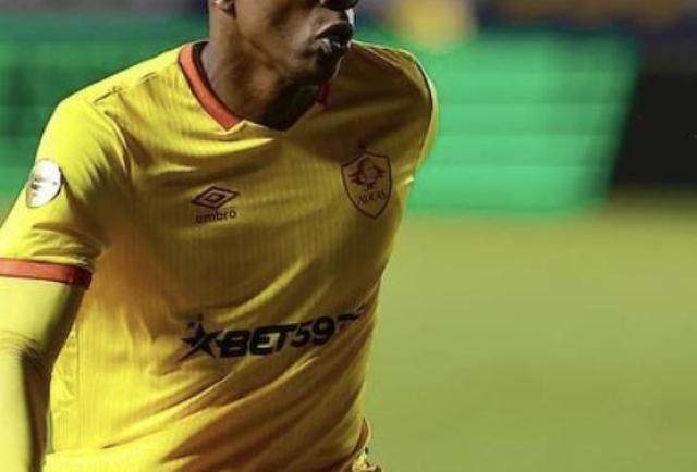 Jhonny Quiñónez viajó a Argentina para firmar con Independiente de