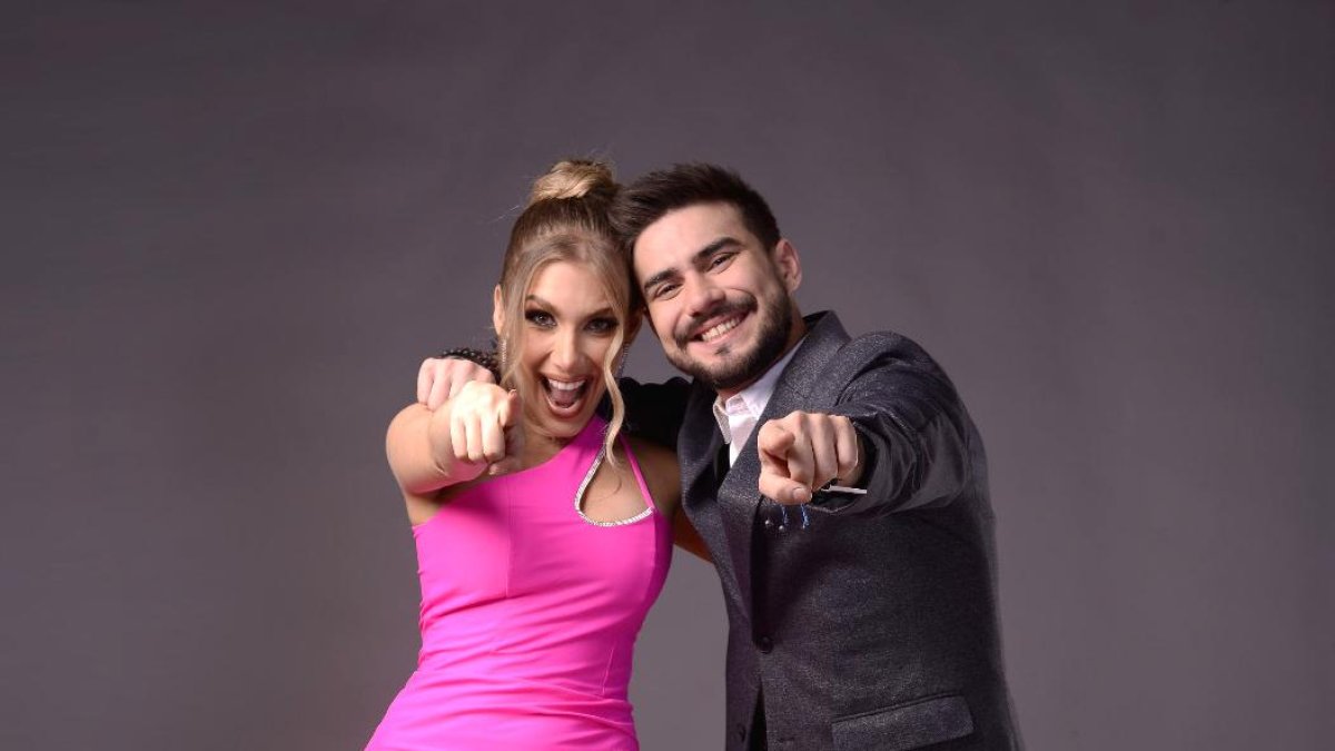 Los presentadores Emiliana Valdez y Carlos Scavone.