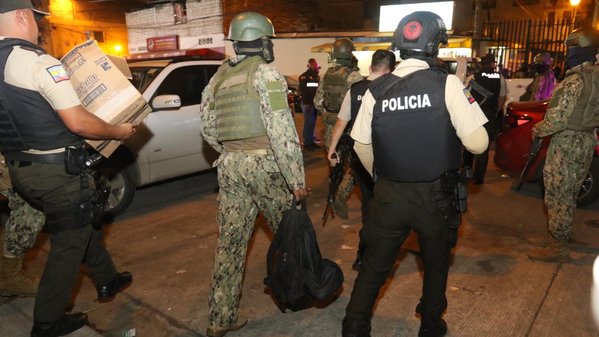 Los uniformados encontraron entre las evidencias municiones y armas de fuego. Los cartuchos eran tanto de armas cortas como largas.