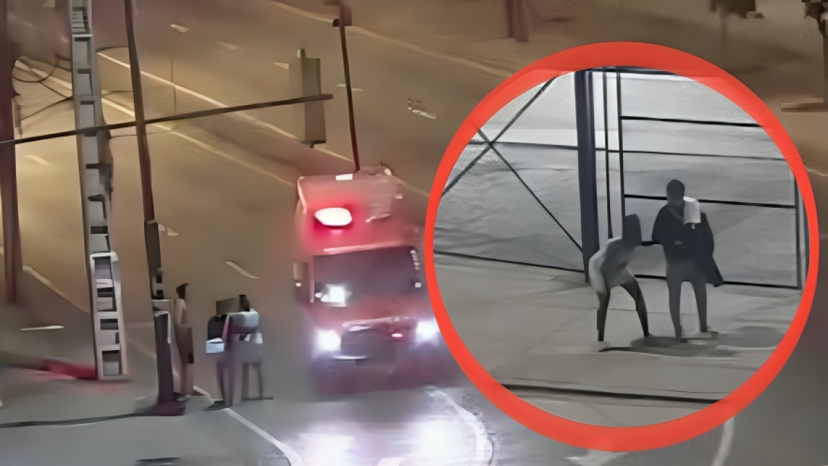 Captura de pantalla del momento en que una mujer realizaba labores de parto antes de que llegue la ayuda.