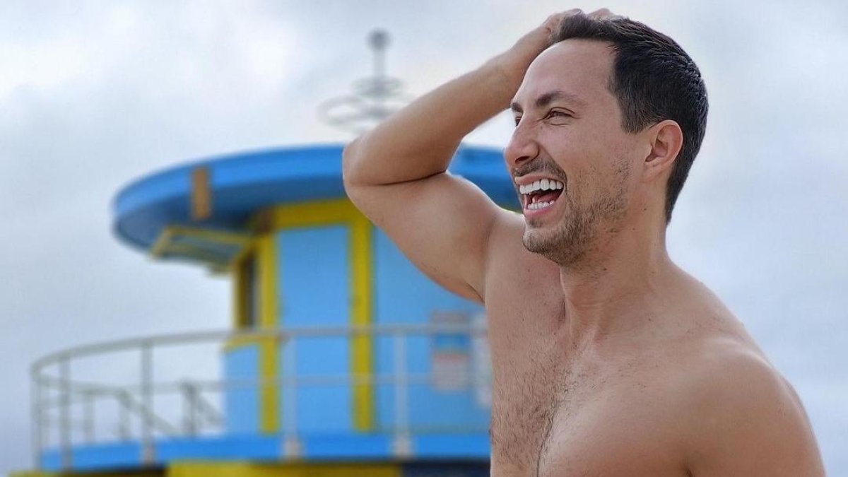 Eduardo dice que nunca se arrepiente de sus decisiones laborales.