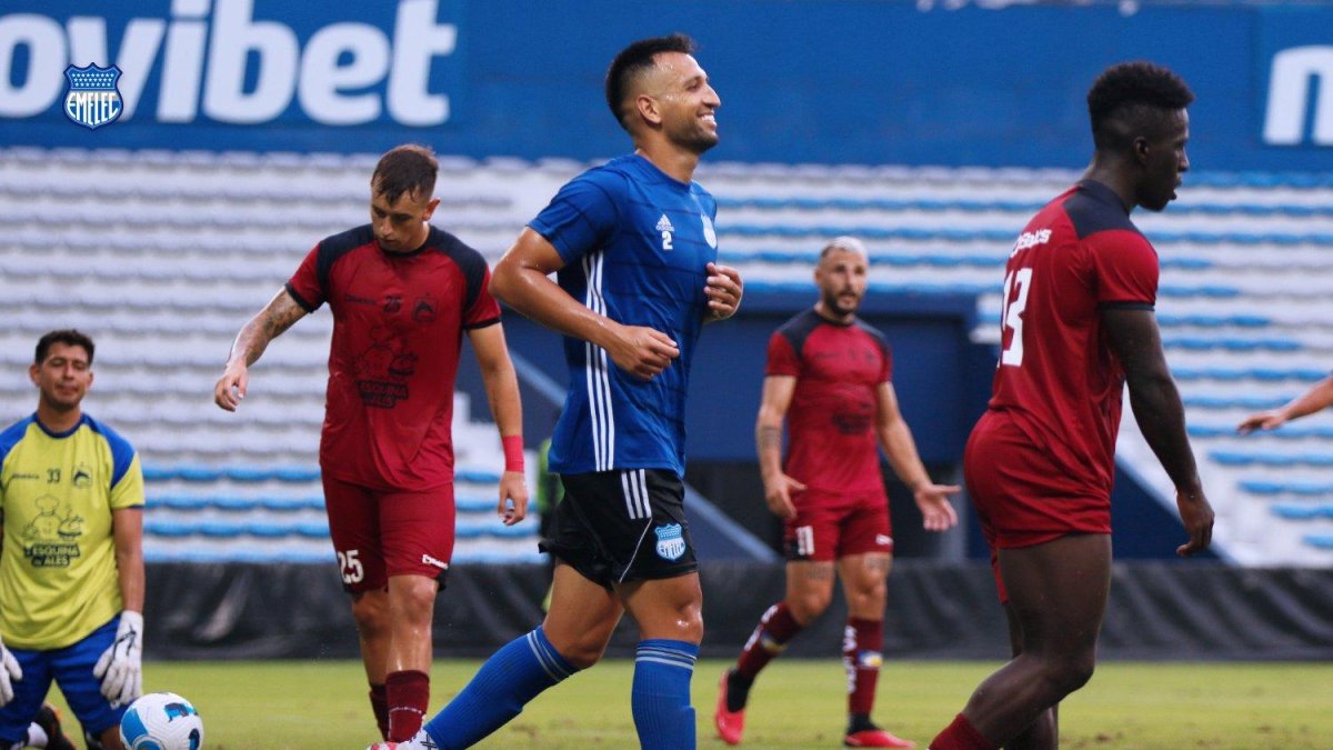 El primer gol lo anoto el defensor Aníbal Leguizamón