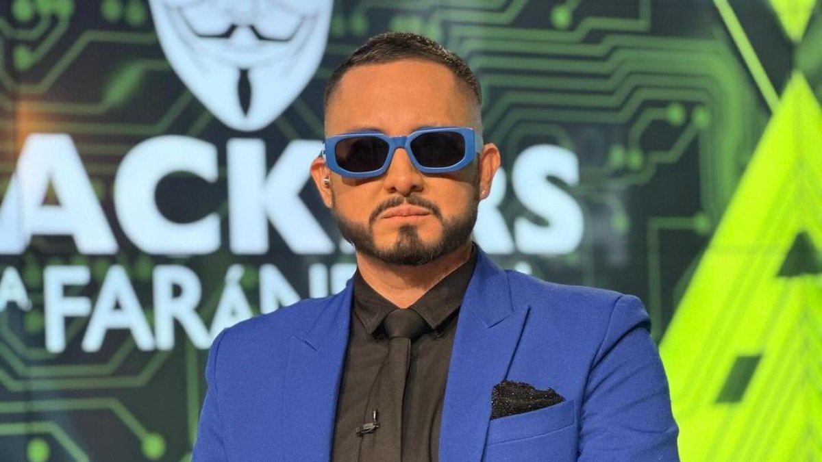 Santiago Castro en el panel del programa Hackers de la Farándula