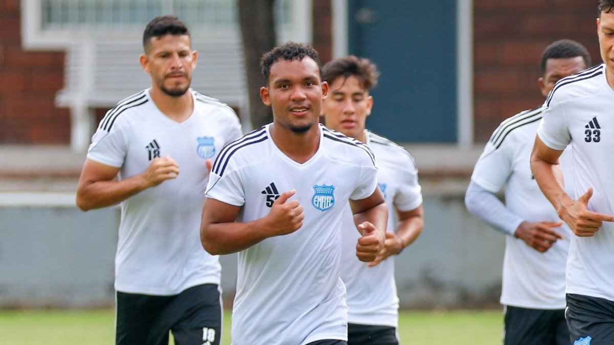 Emelec entrenando en una foto de archivo.