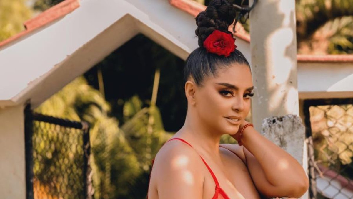 Paola Farías es una actriz y cantante ecuatoriana.