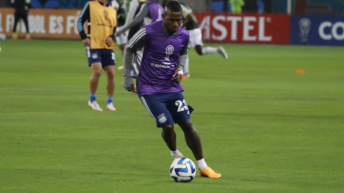 El volante ofensivo, de 33 años, se encuentra sin club.