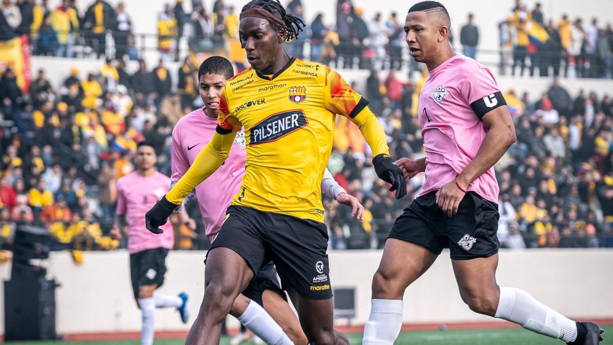 Obando puso su gol en el partido de Barcelona en Nueva Jersey.