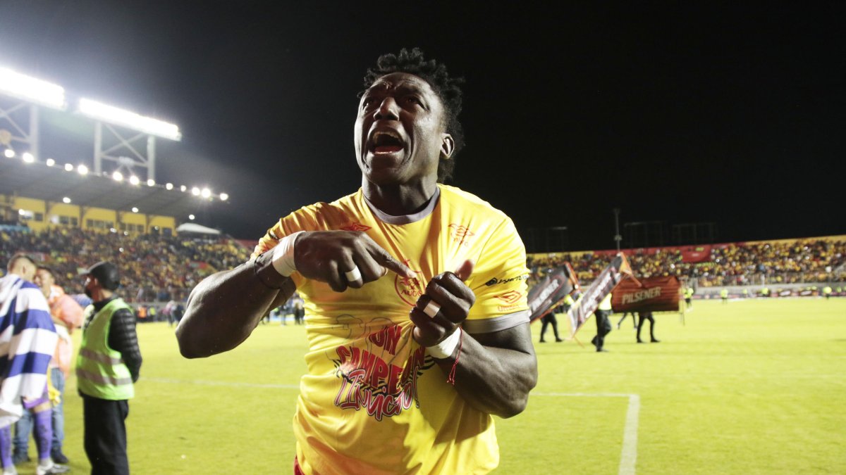 La Tuka Ordóñez y su festejo tras quedar campeón con Aucas, en 2022, equipo al que lleva en el corazón.