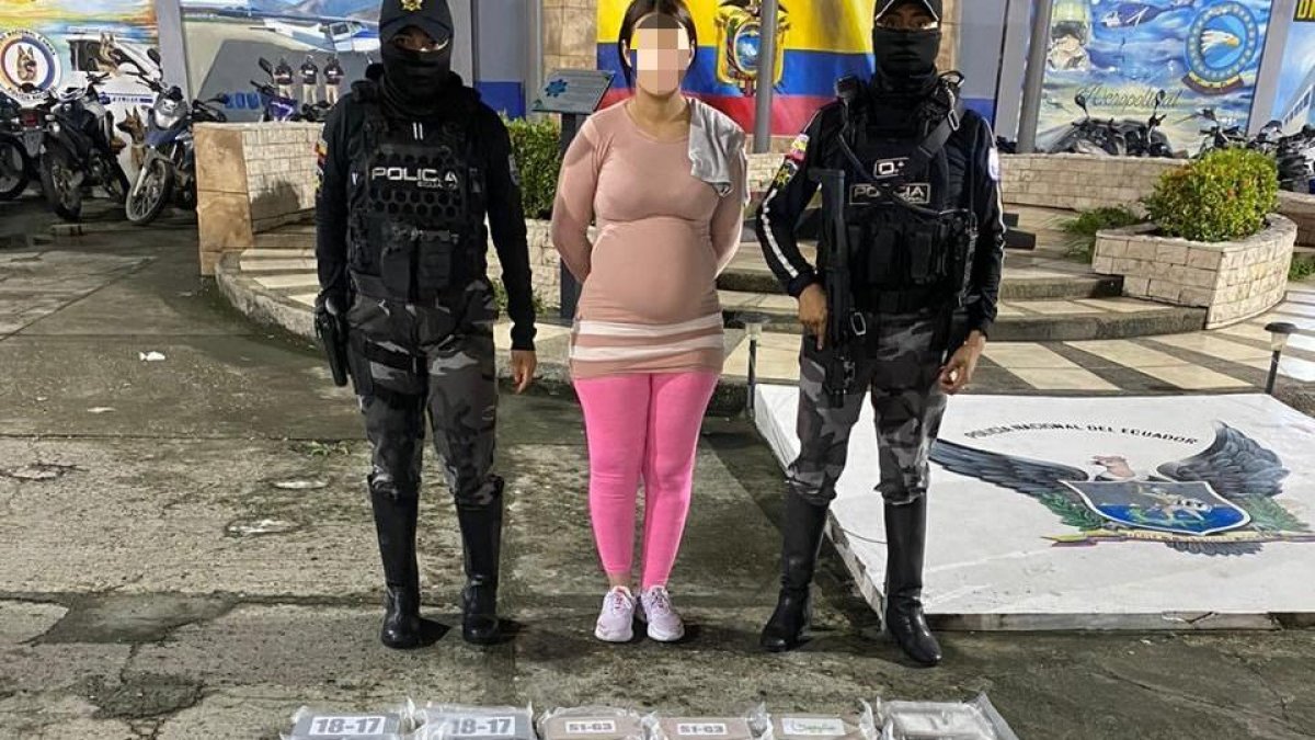 La mujer fue encontrada en un domicilio en el que además había 50 paquetes con cocaína.