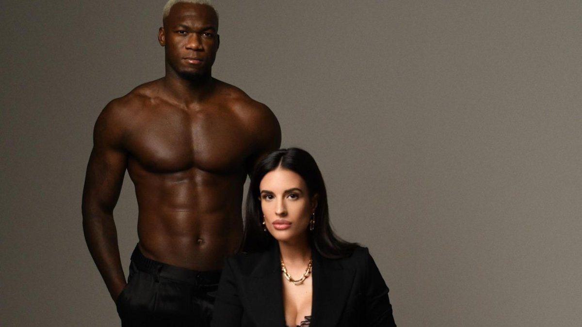 Felipe Caicedo mostrando el pecho y su esposa María García más regia que nunca, la foto que subieron por el 14 de febrero.