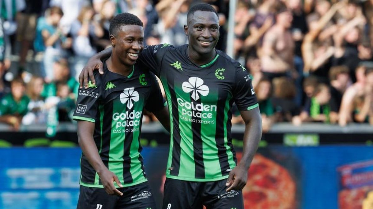 Alan Minda (i) anotó un golazo con Cercle Brugge en Bélgica