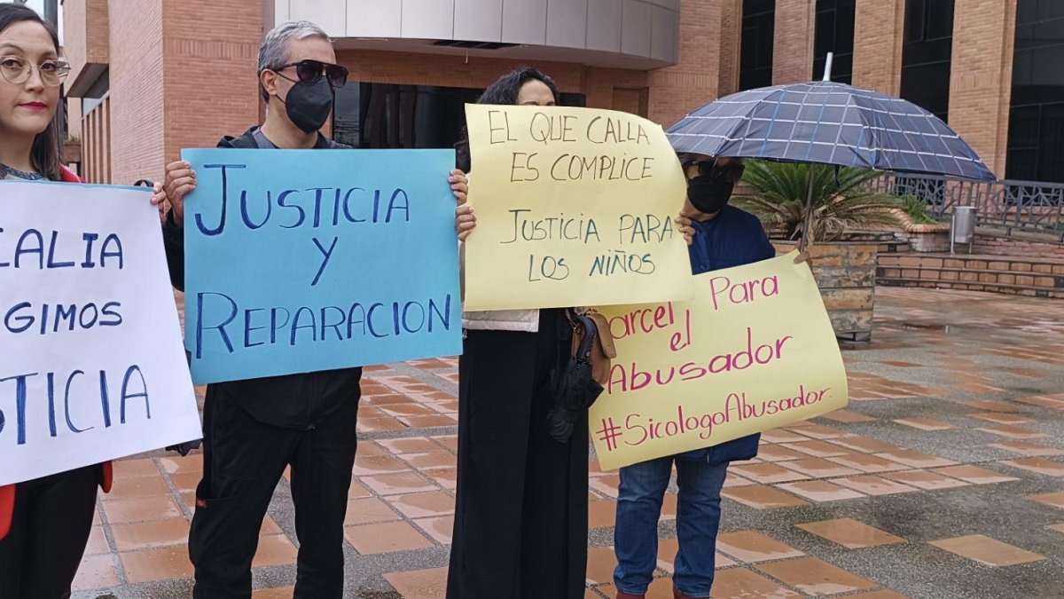 Familiares de perjudicada llegaron al Complejo Judicial para exigir justicia.