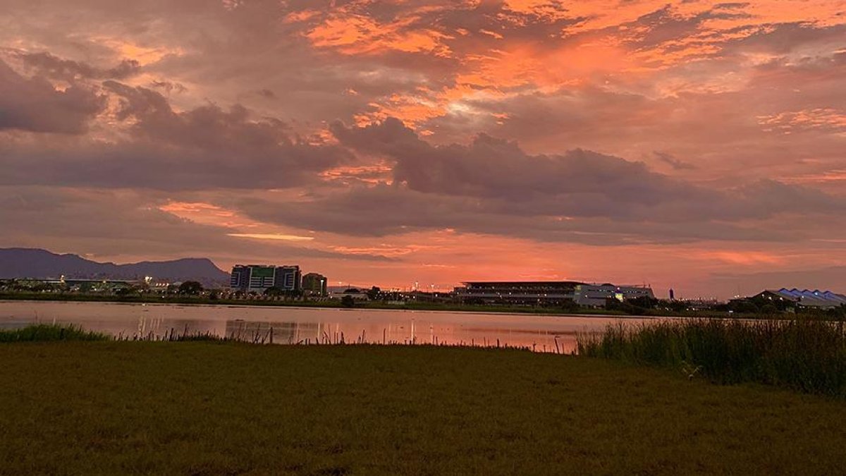 Atardecer en el puerto principal.