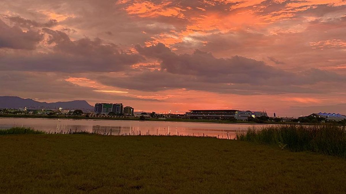 Atardecer en el puerto principal.