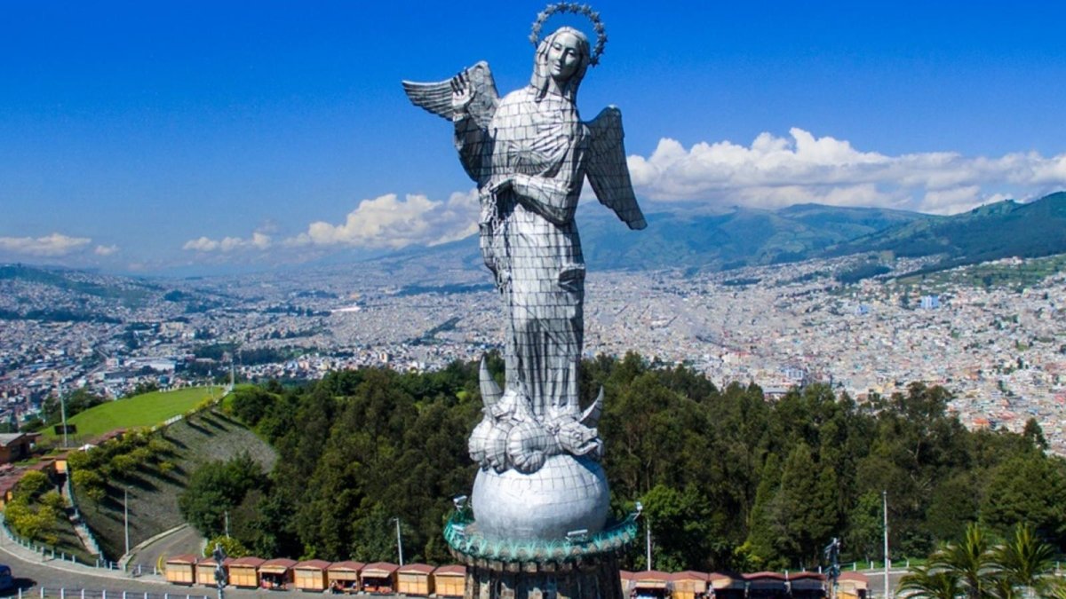 Vista del panecillo, uno de los lugares turísticos de la ciudad de Quito.